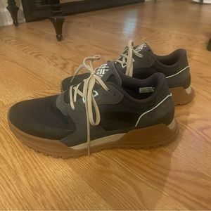 Womens sz 9 Columbia shoes